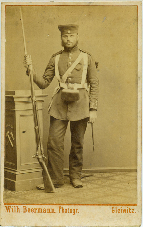Soldat mit Exerziergewehr